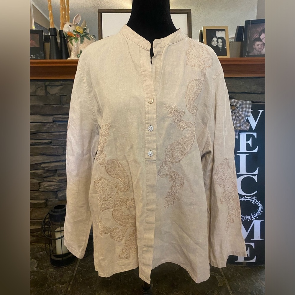VTG LizWear Beige Linen Embroidered Button-Front Blouse